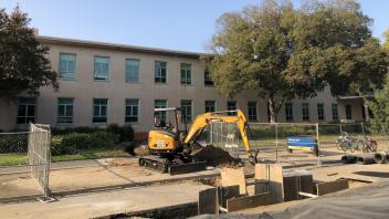 Big Shift construction outside Viehmeyer Hall