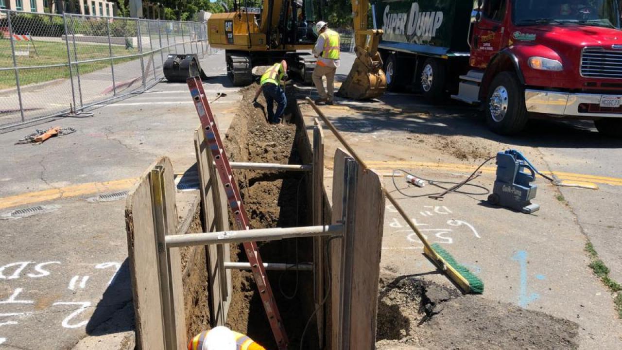 Pipeline construction began this week on North Quad Avenue for the campus’s hot-water conversion project.