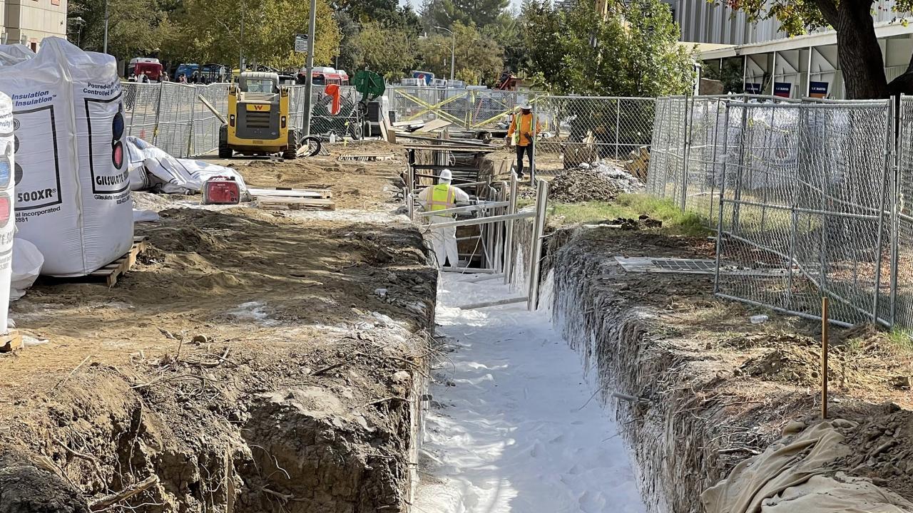 Hot water pipes laid in Big Shift trench