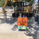 Detour sign in front of contruction area
